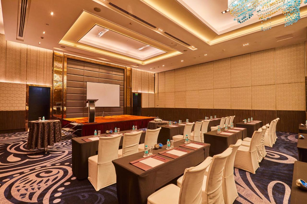 คราวน์ พลาซา นิวเดลี โรฮินี Hotel ภายนอก รูปภาพ