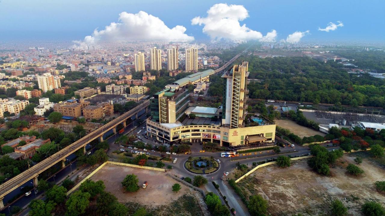คราวน์ พลาซา นิวเดลี โรฮินี Hotel ภายนอก รูปภาพ
